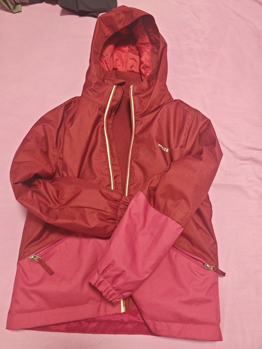 Vând Geaca impermeabila Decathlon, fete,8 ani
