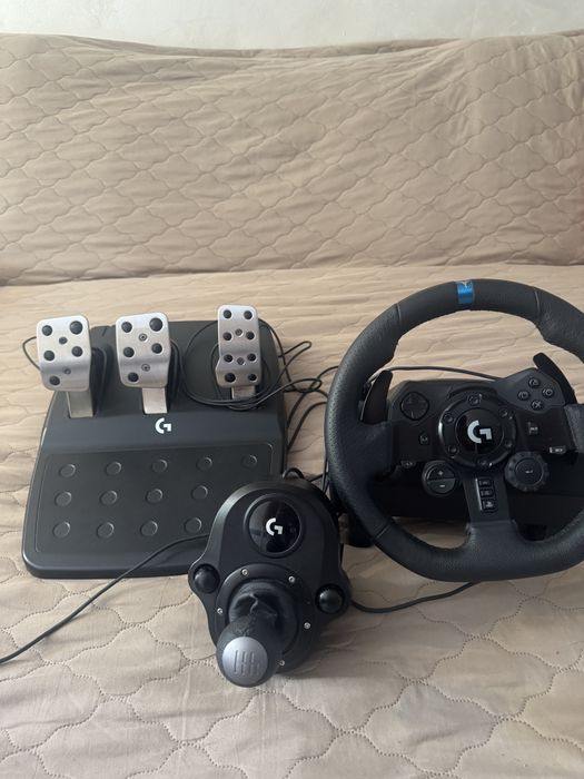 De vanzare volan loghitech G923 + schimbator de viteza Loghitech