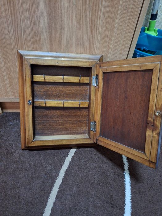 Шкаф за ключове и др