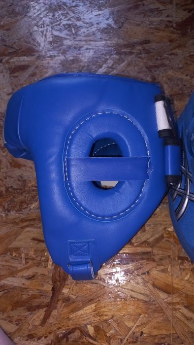 Продаётся в отличном состоянии детский  шлем для борьбы