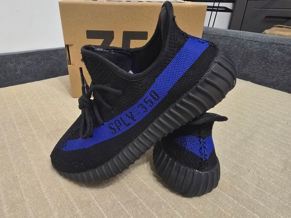 Adidas yezzi nr  42 43 44 45 46  preț 350 lei