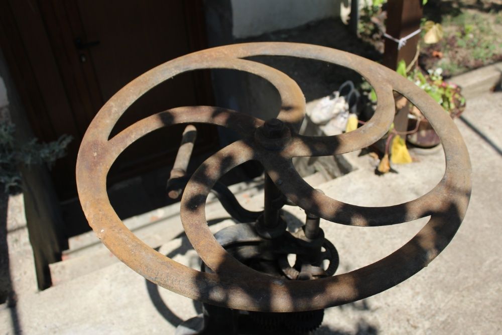 ръчна бормашина