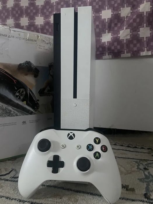 Продам Xbox One s 1 ТБ СРОЧНО !