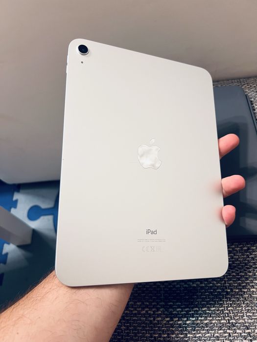 iPad 10 Gene a 10-a 64GB Wi-Fi +Logitech Rugged Folio