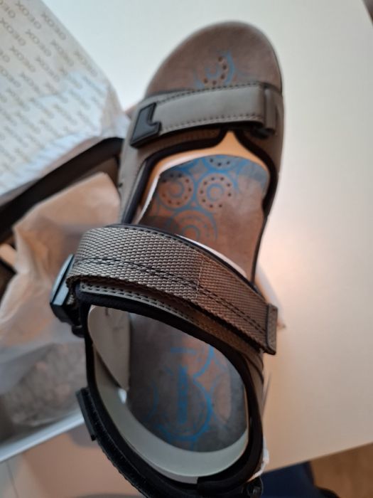 Сандали сиви нови