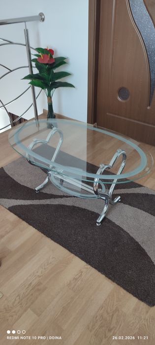 Măsuță living de sticla cu picioare de inox