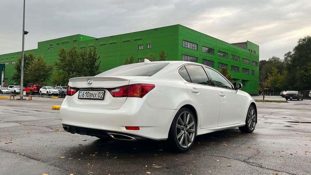 Автомобиль Lexus GS350