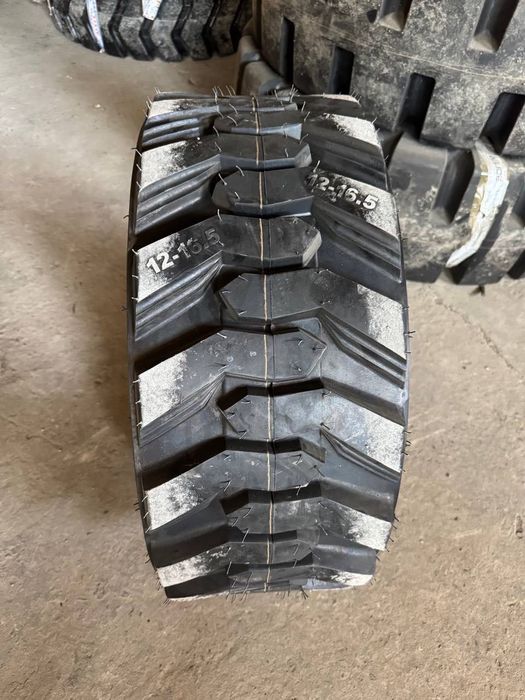 Шины для мини екскаватор 12-16.5 в ассортименте