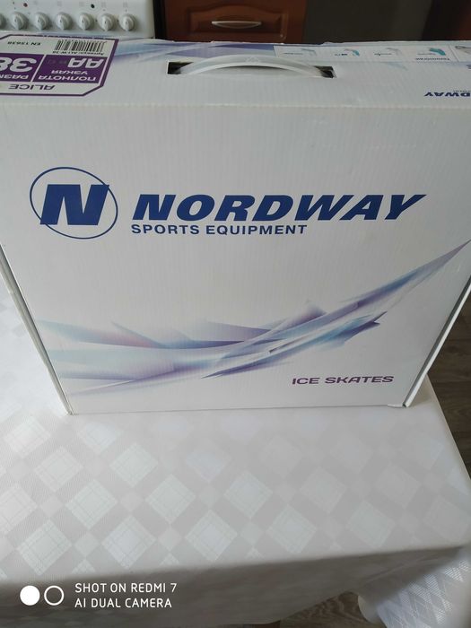 Коньки фигурные женские