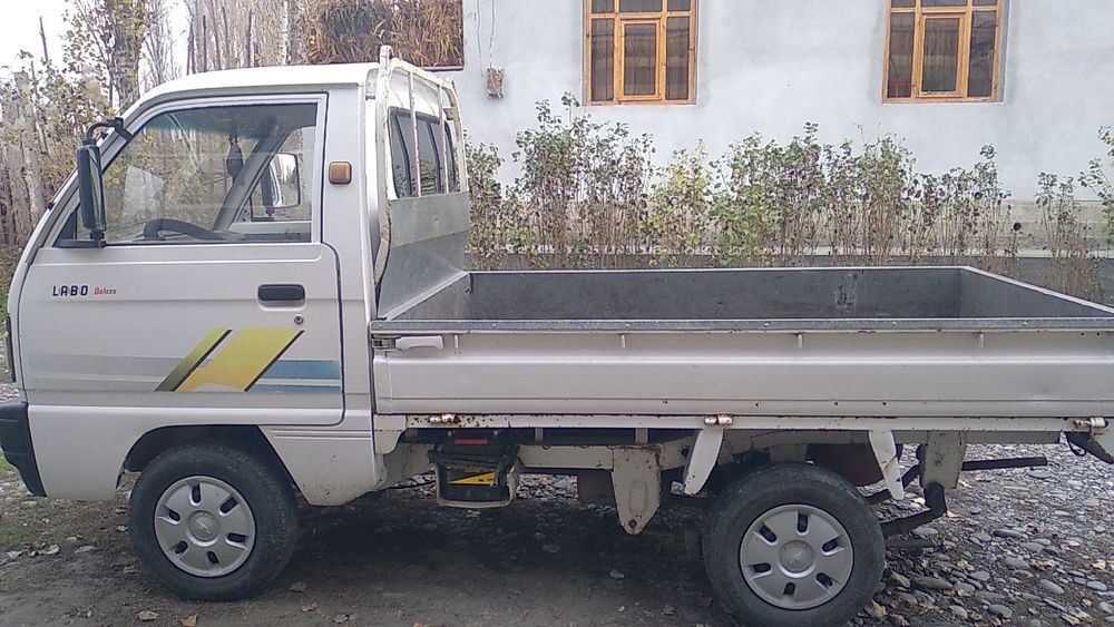 Labo kafolati bilan oq rang karopka mexanik yili 1999 rangi oq o'rta x