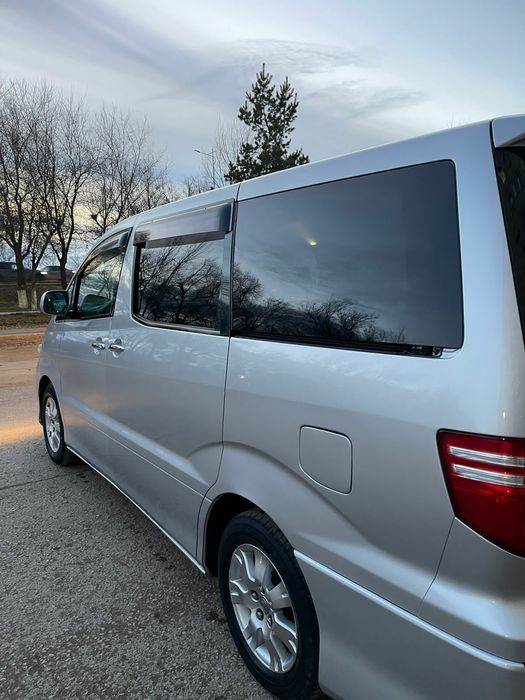 Автомашина Тойота Алфард