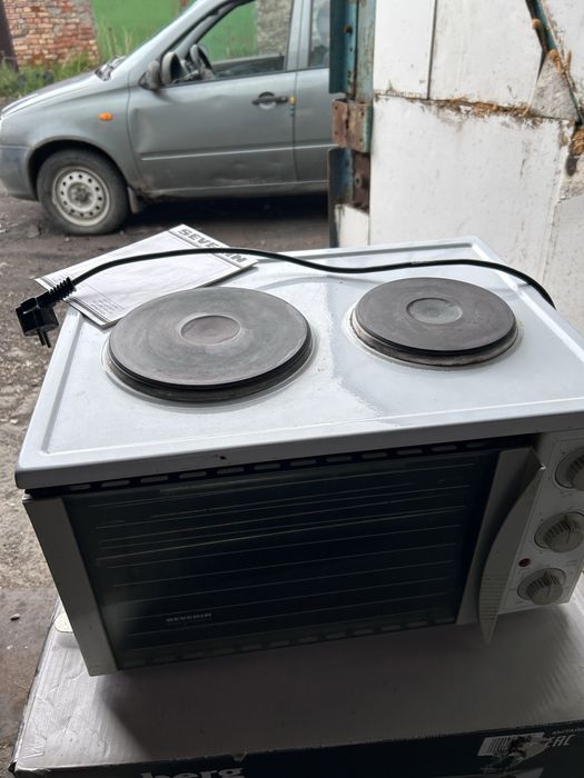 Продам электропечь. Две конфорки и духовой шкаф.