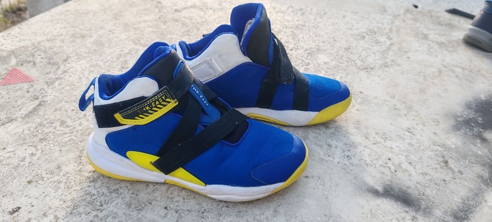 Adidasi baschet Tarmak marimea 36 fete copii baieti