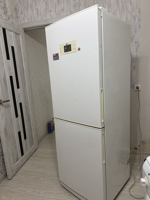 Холодильник белый LG