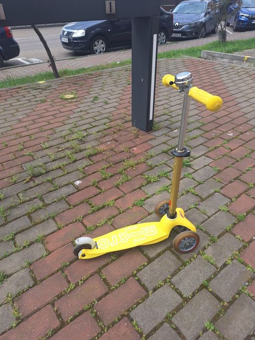 Vand trotineta pentru copii
