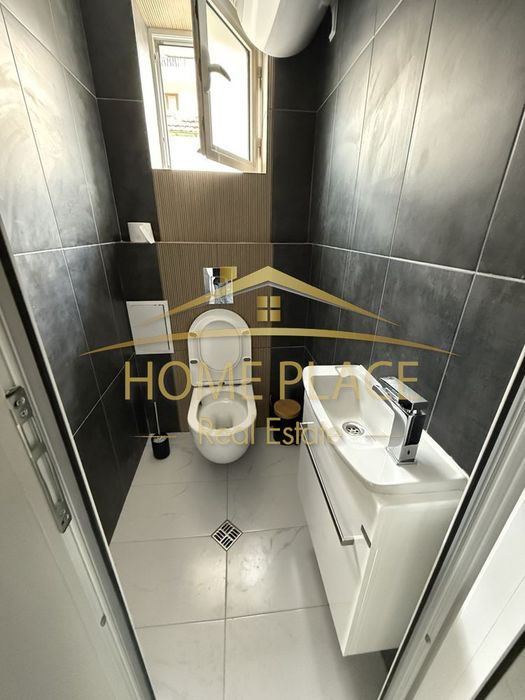 ПАРКОМЯСТО ! Етаж от къща под наем - Виница