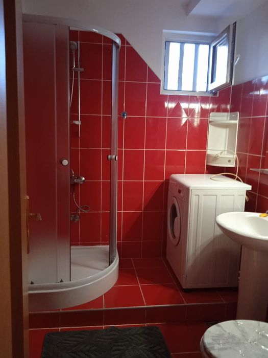 Închiriez apartament 1500 lei/ vând apartament cu două camere 75.000 euro.
