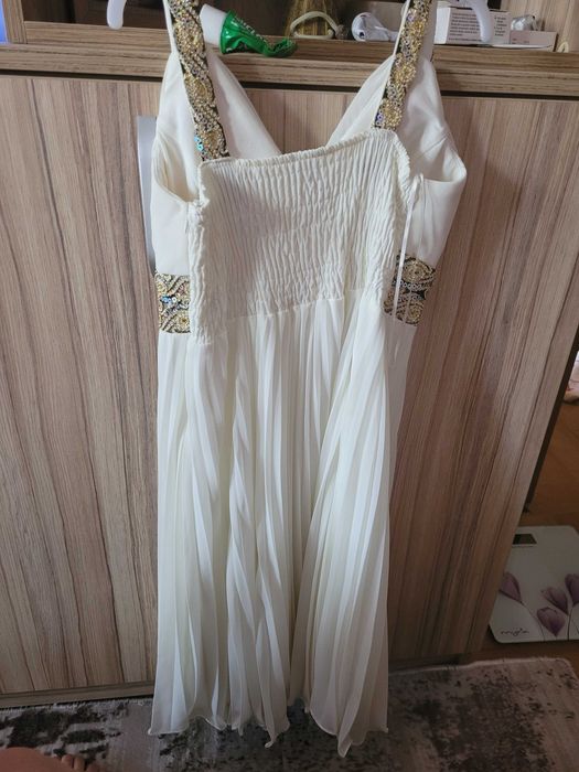 Rochie seara purtata o singura data.