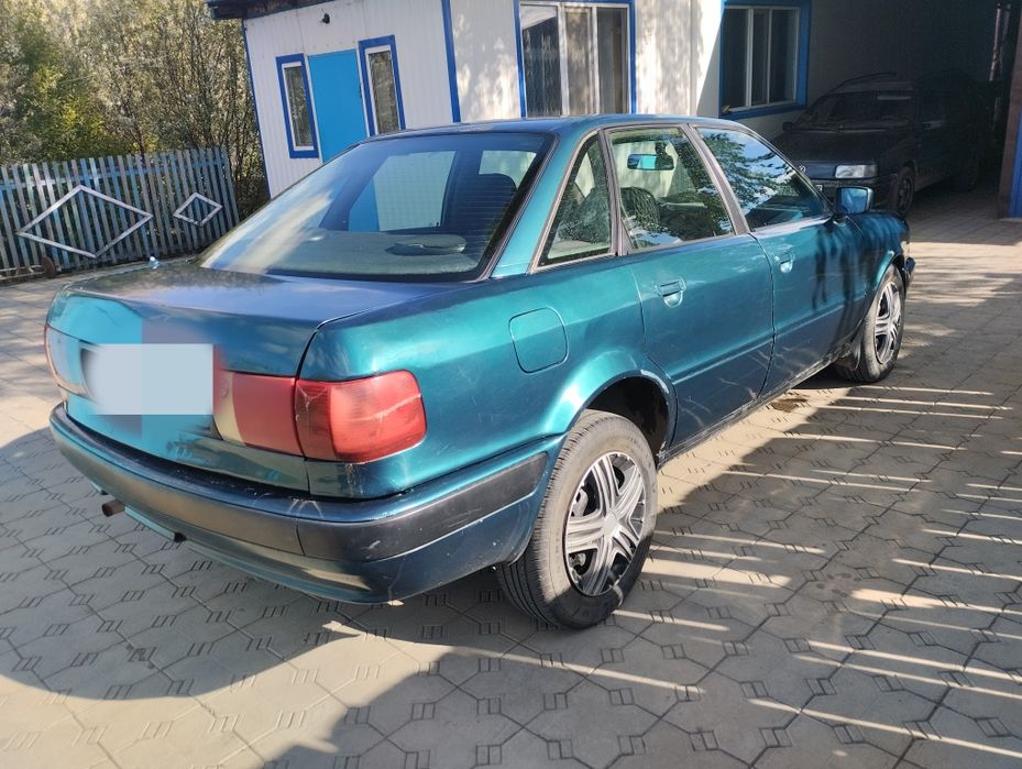 Продам Ауди Б4 1.8