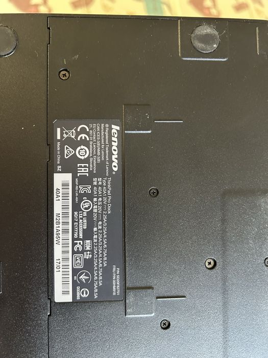 Продавам докинг станция Lenovo ThinkPad Pro Dock със захранващ кабел