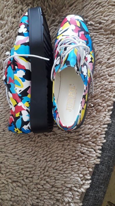 Продам ботинки новые