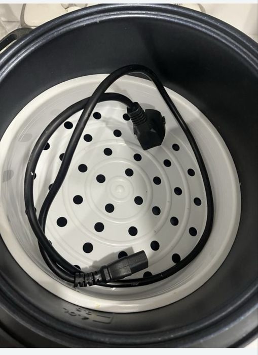 Продам мультиварку Redmond в отличном состояние !!!