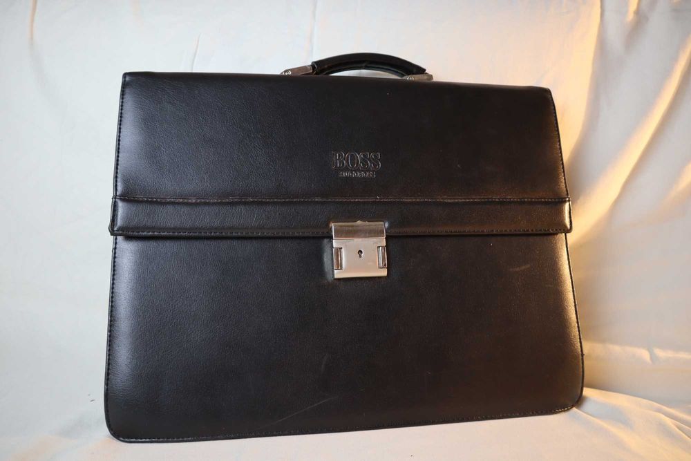 Продаю винтажный портфель Hugoboss