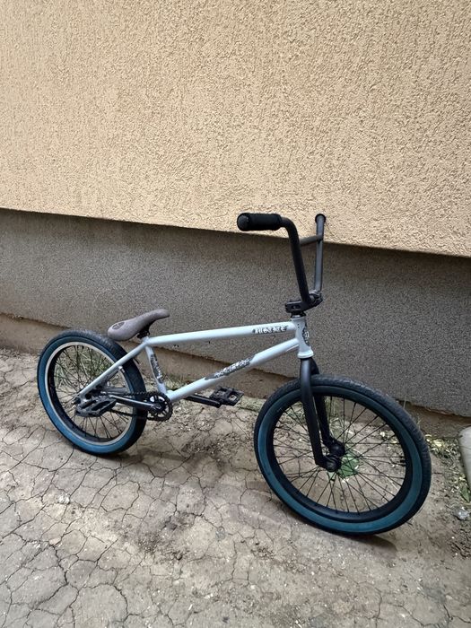 Vând Bicicleta Bmx WethePeople