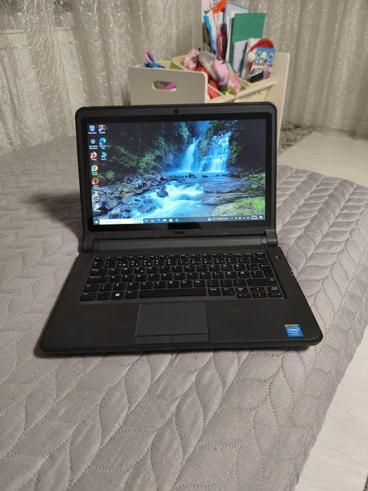 Laptop Dell i5 cu touchscreen Ram 8Gb ssd Windows 10 office