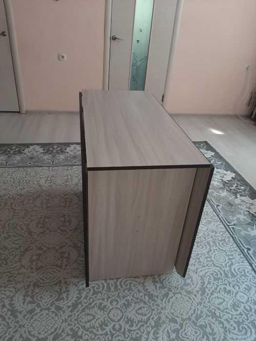 Стол книжка в отличном снстрянии