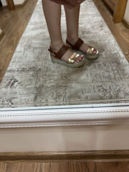 Sandale cu platforma