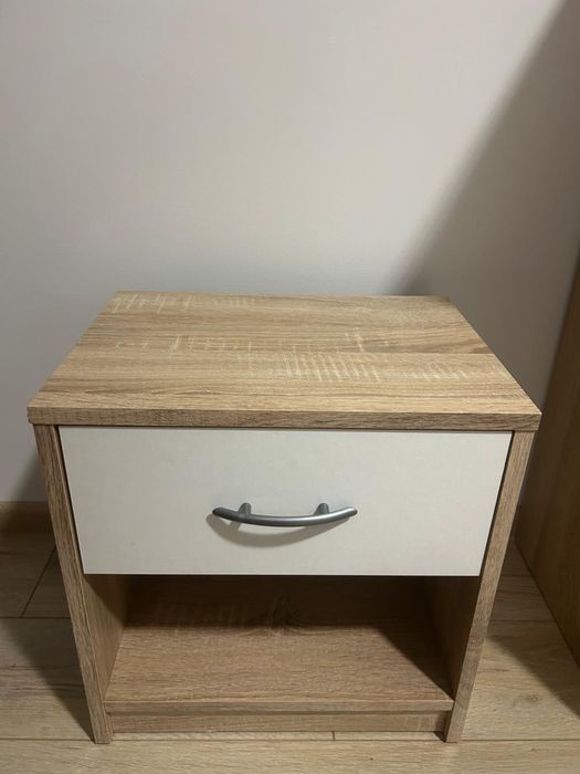 Vând doua noptiere jysk