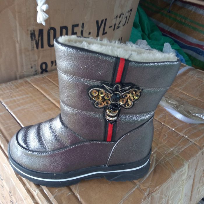 Продам зимнюю обувь