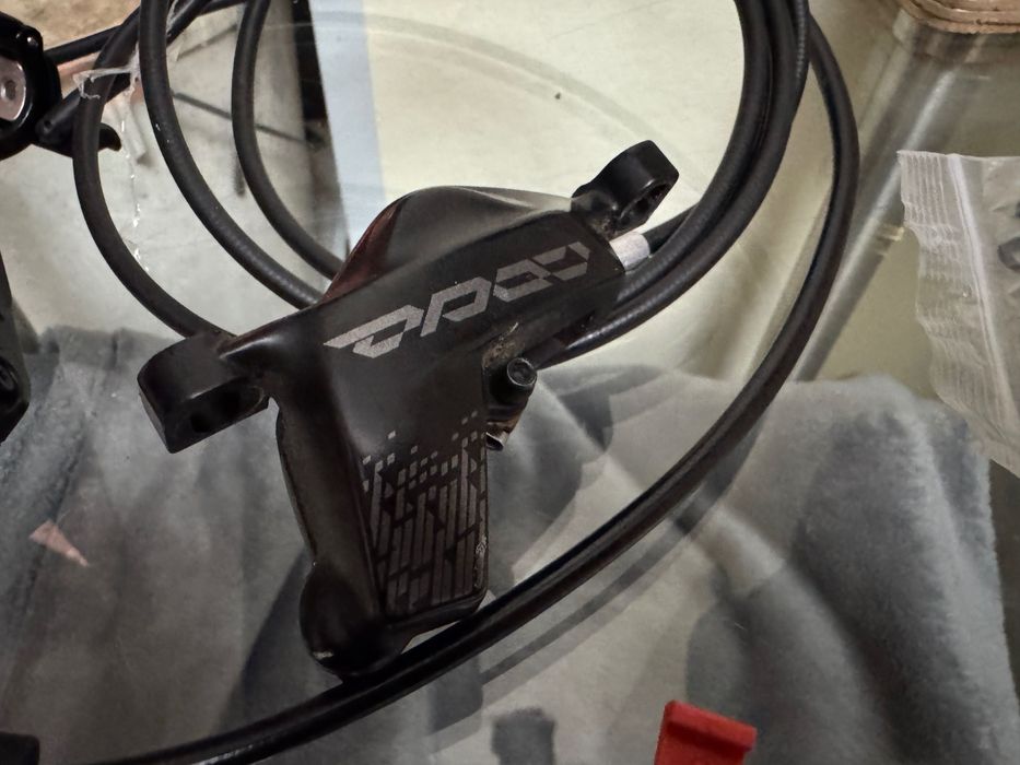 Спирачки SRAM CODE RS 4 бутални + ротори SRAM HS2 200 mm за велосипед