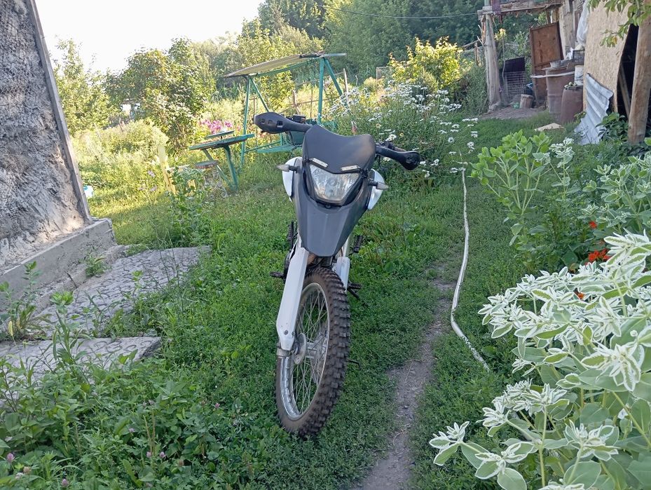 Продам Тур эндуро 250куб не находу