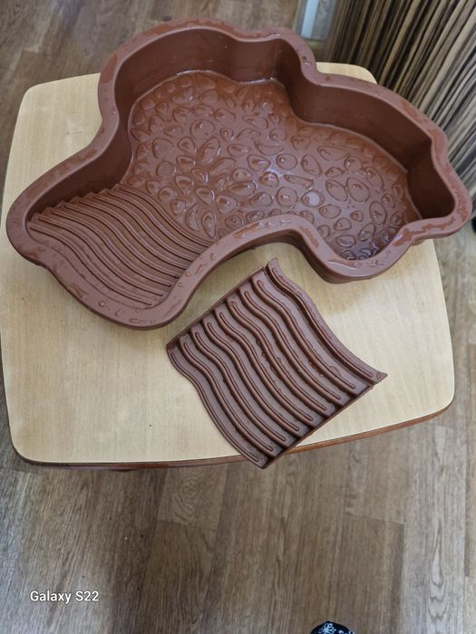 Продам мини бассейн поилку.