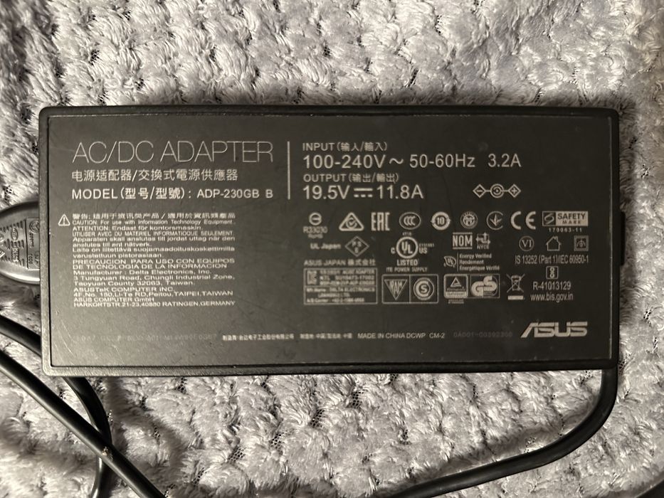 Vând Laptop Gaming ASUS ROG Strix G731GV - i7-9750H, RTX 2060,Full Box