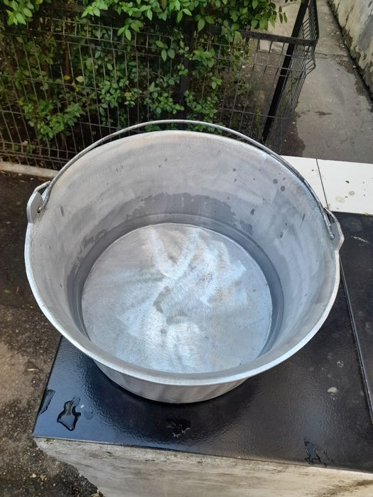 Vînd tuci,ceaun10l.