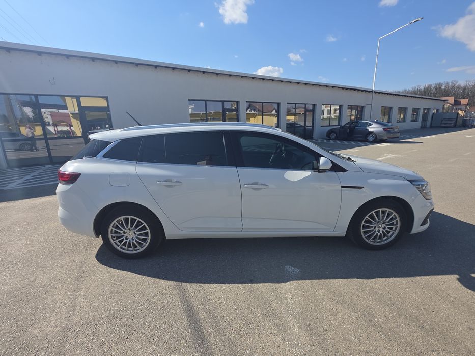 Vând Renault Megane 4 an 2021 1