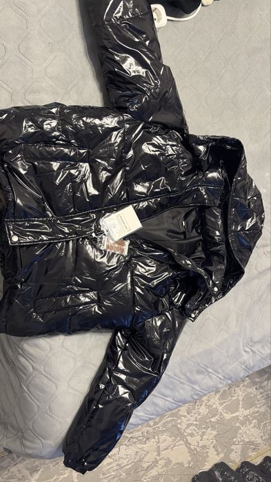 Продам модную лакированную куртку