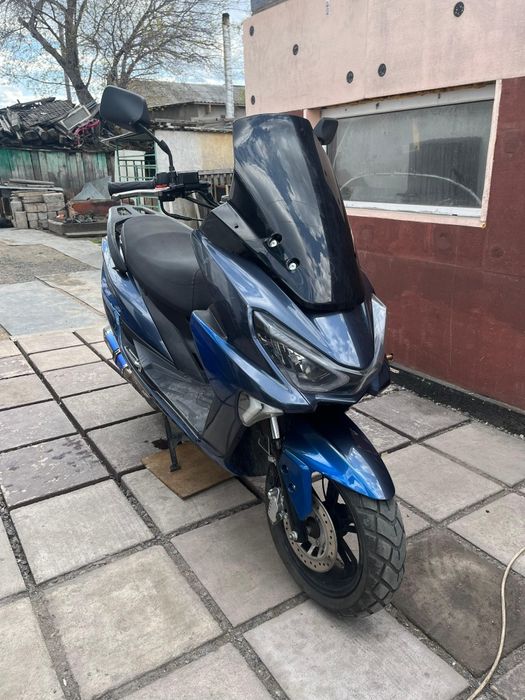 СРОЧНО в продаже Макси скутор