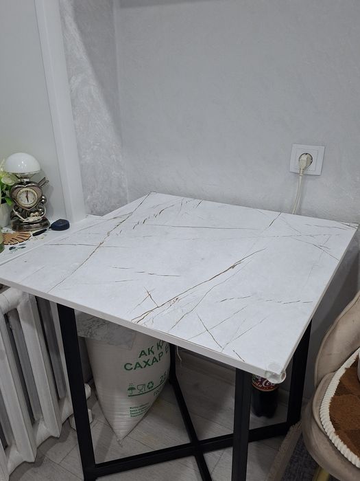 Продам стол кухоный