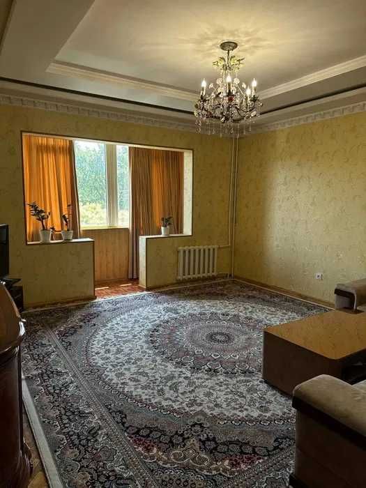 На против парк Миллий бог продается 4 комнатная кв