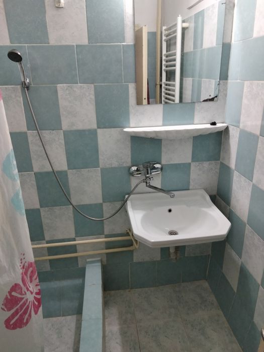 Închiriez garsonieră în zonă centrală