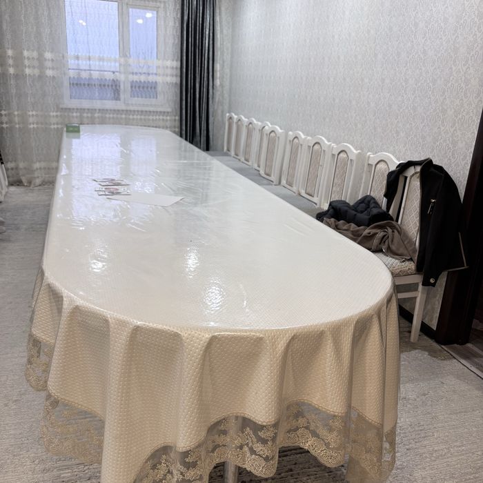 Обеденный большой стол