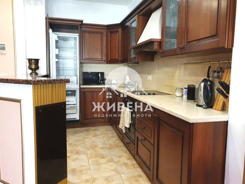 Продава луксозен 3-стаен апартамент, к.к.Слънчев ден, първа линия