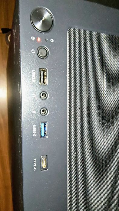 Бюджетен геймърски компютър ryzen 2200g 8GB ram Radeon rx470 4GB