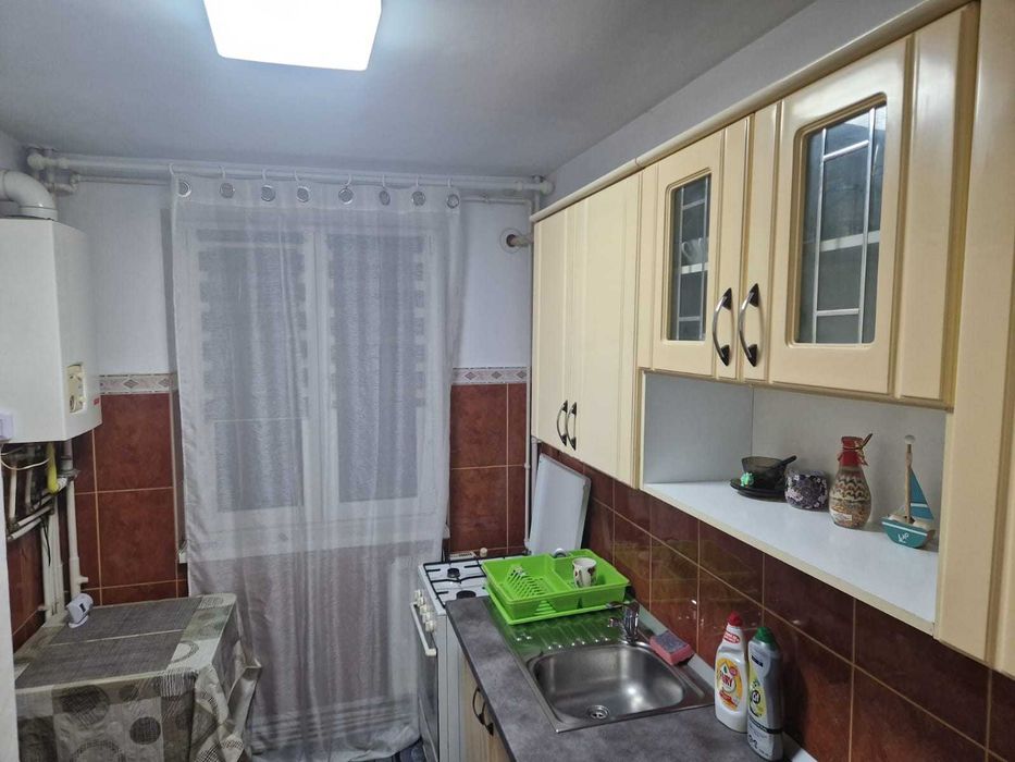 Propietar, inchiriez apartament decomandat 2 camere – zona Piața Sud