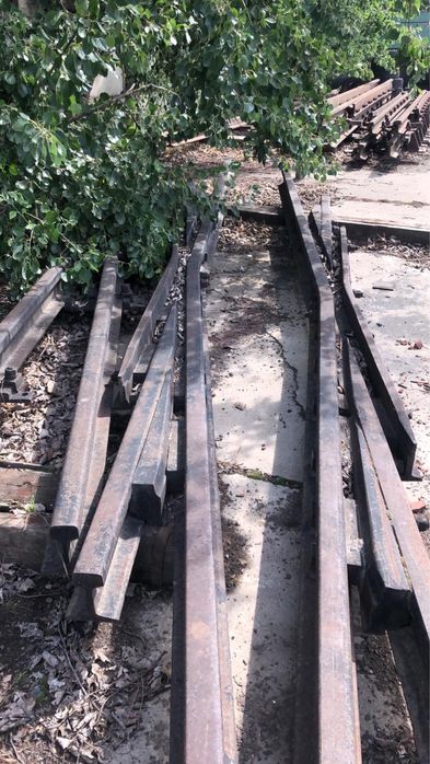 Traverse de beton si sina de cale ferata