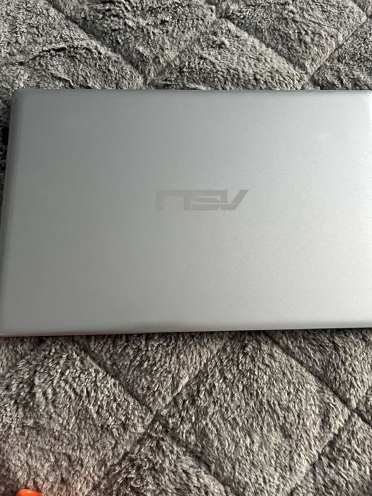 Asus. Model P 02